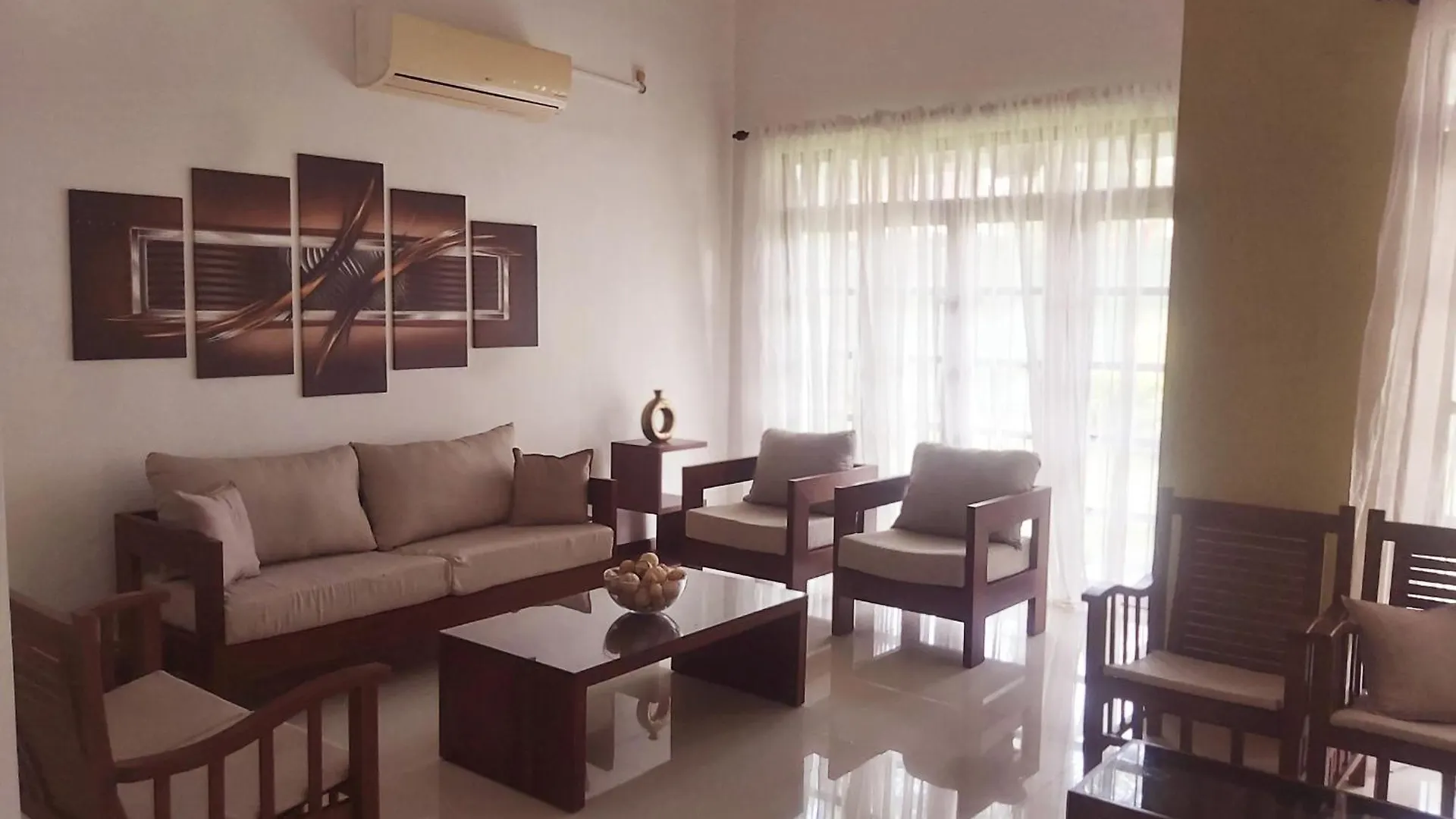 Grey Line Villa Ja-Ela