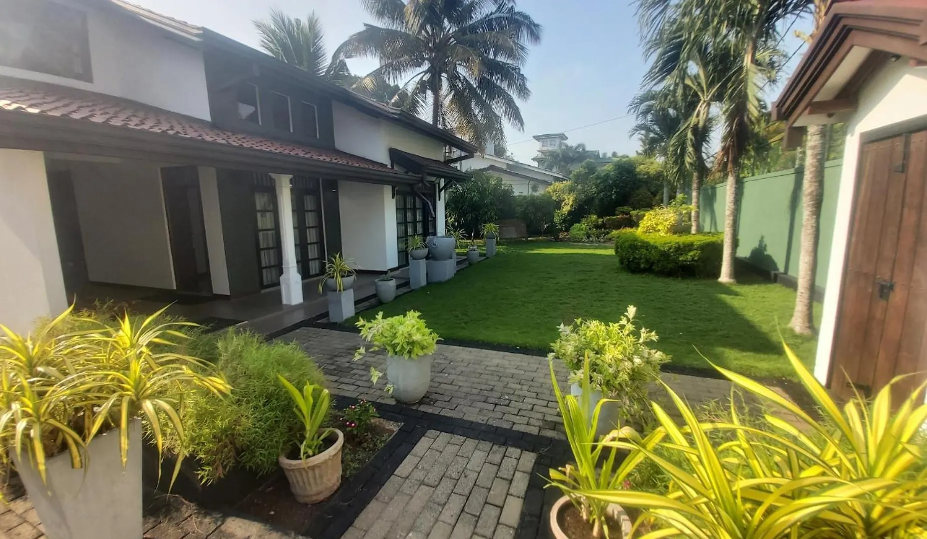 Grey Line Villa Ja-Ela
